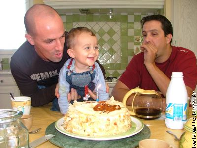 Un petit coup de pouce de papa et tonton !